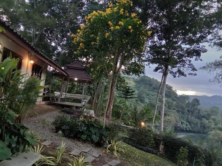 ภูริรักษ์ โฮมสเตย์ Ban Pha Saeng Lang 外观 照片