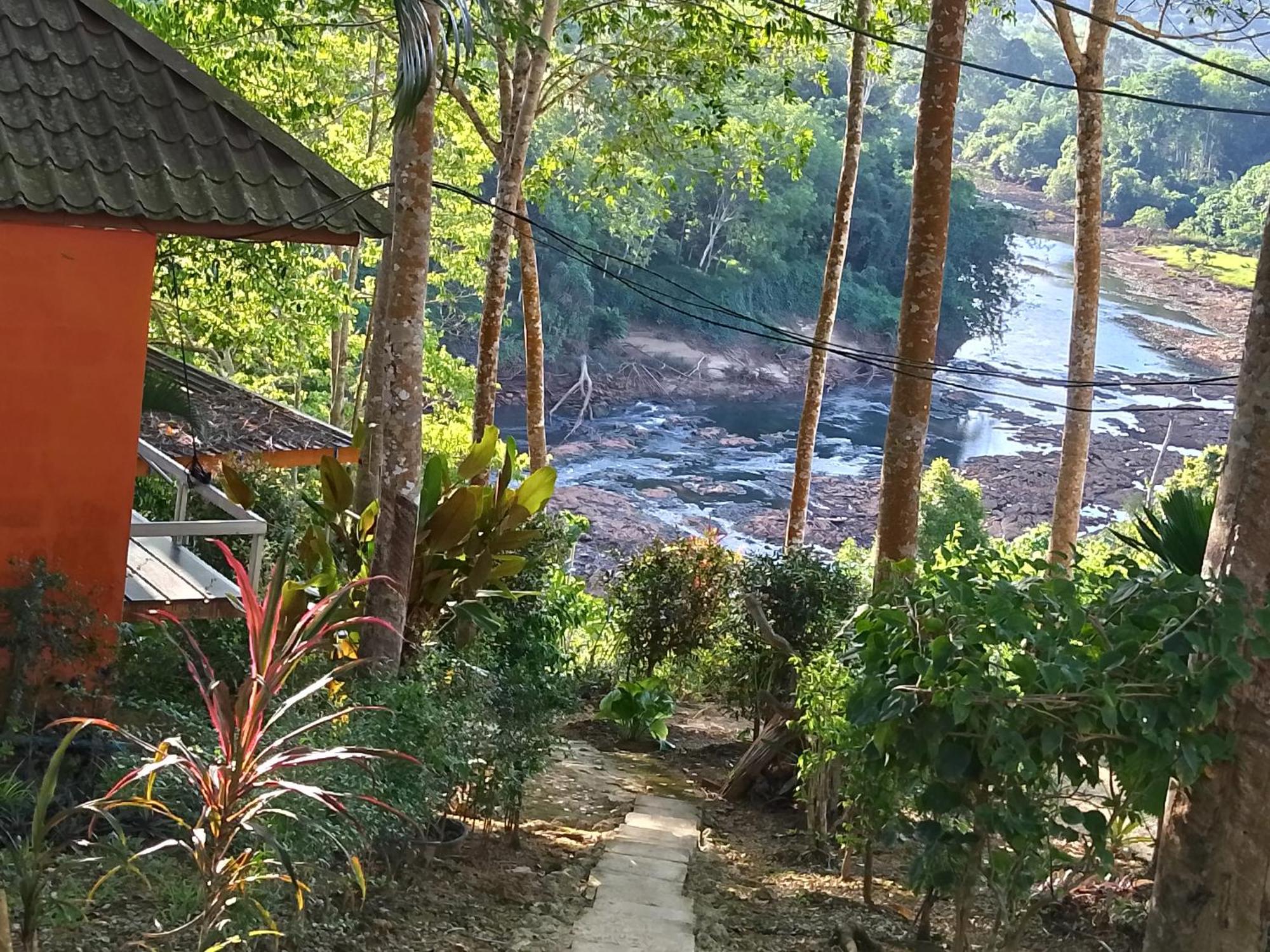 ภูริรักษ์ โฮมสเตย์ Ban Pha Saeng Lang 外观 照片